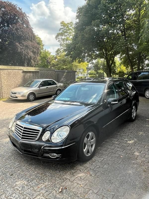 Schwarz Gebraucht 2007 Mercedes E220 Avantgarde Kombi | 2.800 € (Guter Preis) - Bild 1/4
