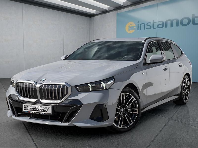 Grau Gebraucht 2024 BMW 540 Kombi | 66.649 € - Bild 1/4