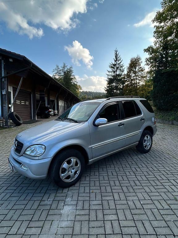 Silber Gebraucht 2004 Mercedes ML270 SUV | 5.550 € (Fairer Preis) - Bild 1/4