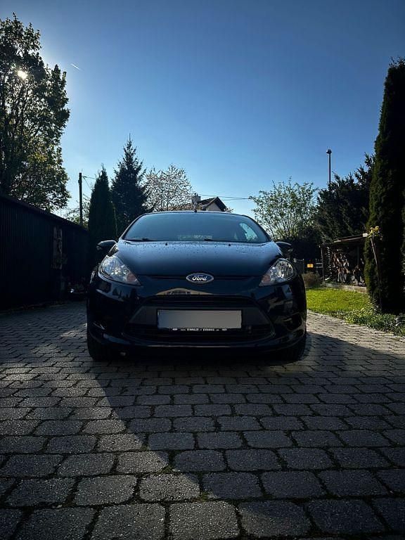 Używany Ford Fiesta 60 KM (44 kW) 2009 Czarny Sedan/Limuzyna