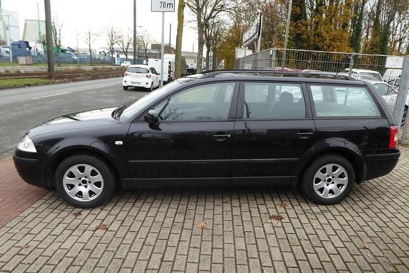 Gebraucht VW Passat Basis 101 PS (74 kW) 2001 Black magic perleffekt Kombi