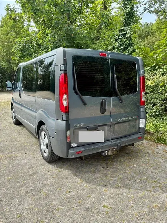 Gebraucht Opel Vivaro 145 PS (106 kW) 2011 Grau Van / Kleinbus