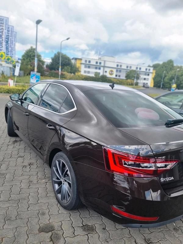 Braun Gebraucht 2016 Skoda Superb Style Limousine | 16.900 € (Etwas zu teuer) - Bild 1/4