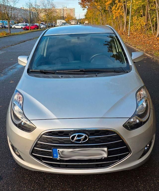 Silber Gebraucht 2015 Hyundai ix20 YES! Gold Kleinwagen | 10.300 € (Fairer Preis) - Bild 1/4