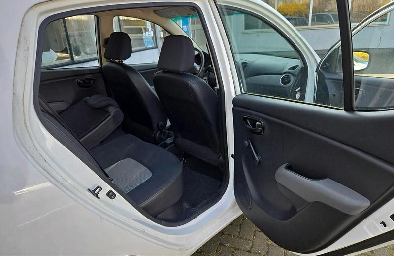 Gebraucht Hyundai i10 67 PS (49 kW) 2011 Weiß Kleinwagen