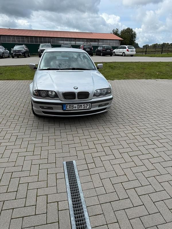 Silber Gebraucht 1999 BMW 320 Limousine | 4.400 € (Etwas zu teuer) - Bild 1/4
