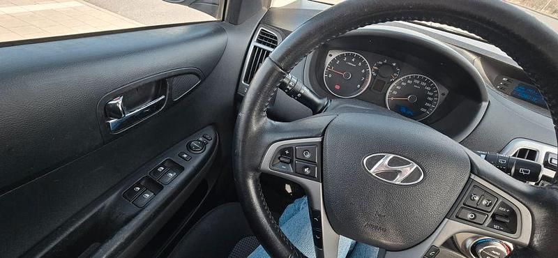 Gebraucht Hyundai i20 Classic 86 PS (63 kW) 2014 Blau Kleinwagen