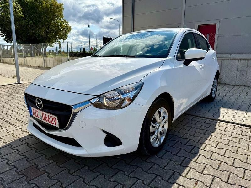 Weiß Gebraucht 2019 Mazda 2 Center-Line Limousine | 10.499 € (Fairer Preis) - Bild 1/4