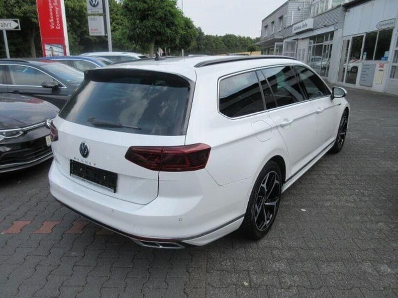 Gebraucht VW Passat R-line 200 PS (147 kW) 2022 Oryxwhite perlmutteffekt Kombi