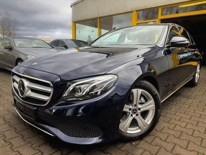 Gebraucht Mercedes E200 184 PS (135 kW) 2017 Blau Limousine
