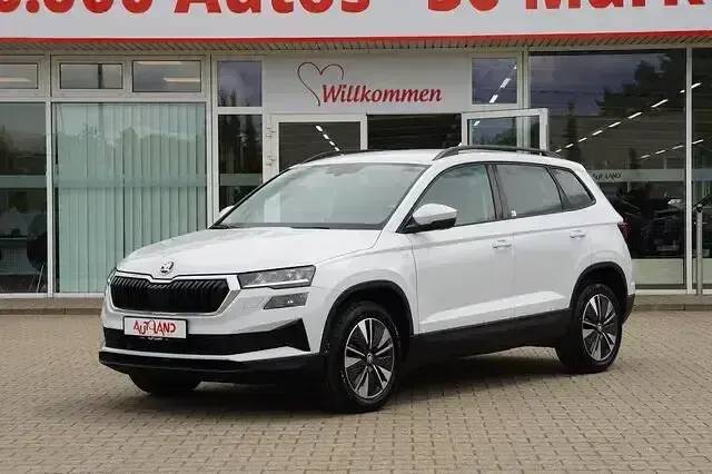 Gebraucht Skoda Karoq Tour 150 PS (110 kW) 2023 Moonweiss metallic (metallic) SUV