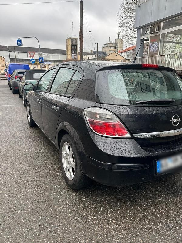 Gebraucht Opel Astra 90 PS (66 kW) 2009 Schwarz Kleinwagen