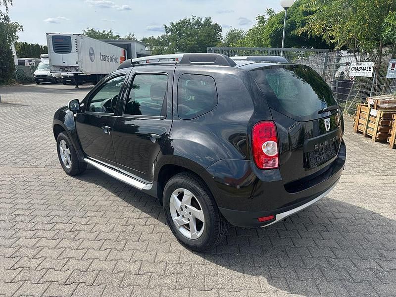 Schwarz Gebraucht 2011 Dacia Duster Lauréate SUV | 4.990 € (Fairer Preis) - Bild 1/4