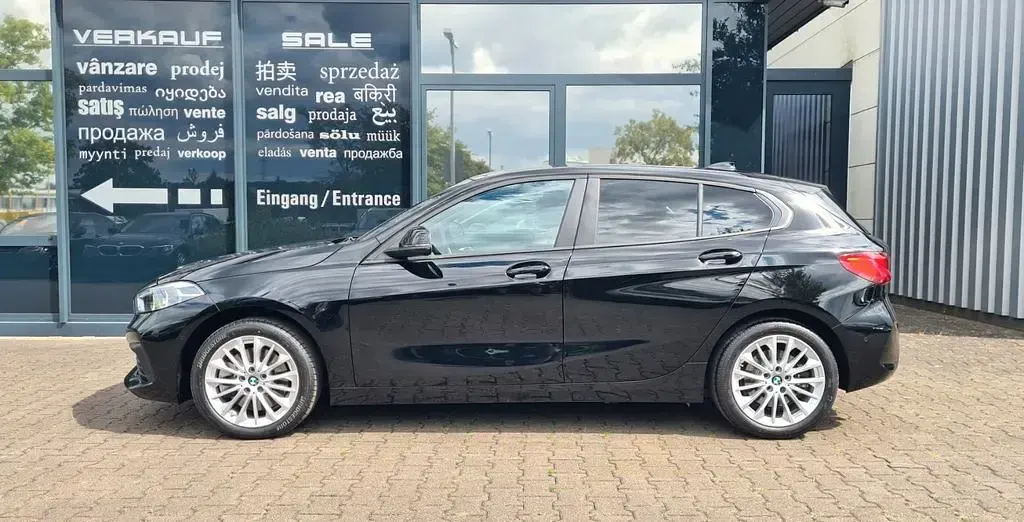 Gebraucht BMW 120 Advantage 190 PS (139 kW) 2022 Schwarz Limousine