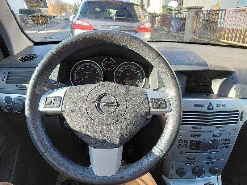 Schwarz Gebraucht 2009 Opel Astra Edition Kombi | 2.750 € (Guter Preis) - Bild 1/4