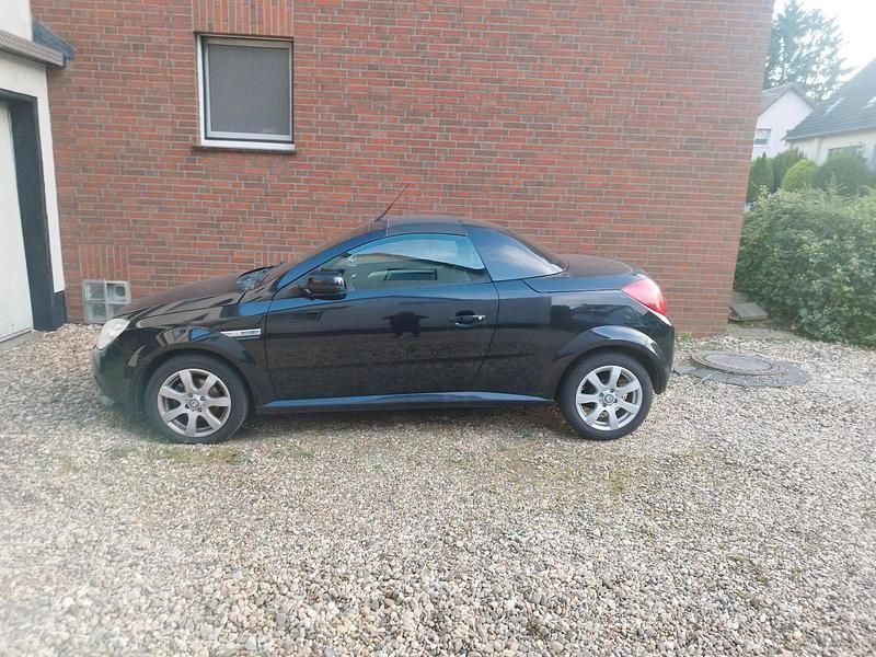 Schwarz Gebraucht 2006 Opel Tigra Cabrio | 2.000 € (Fairer Preis) - Bild 1/4