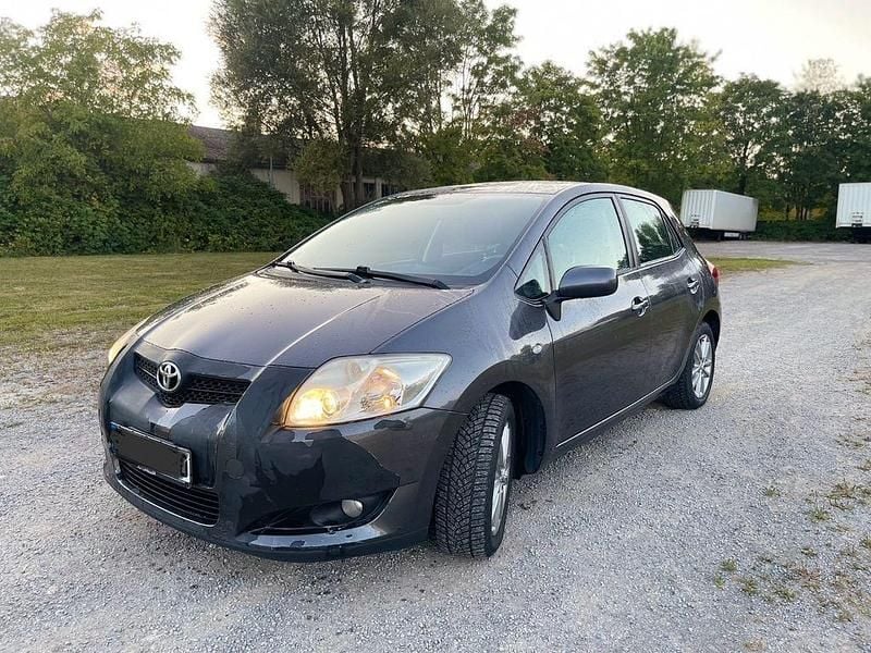 Grau Gebraucht 2008 Toyota Auris Limousine | 2.780 € (Fairer Preis) - Bild 1/4