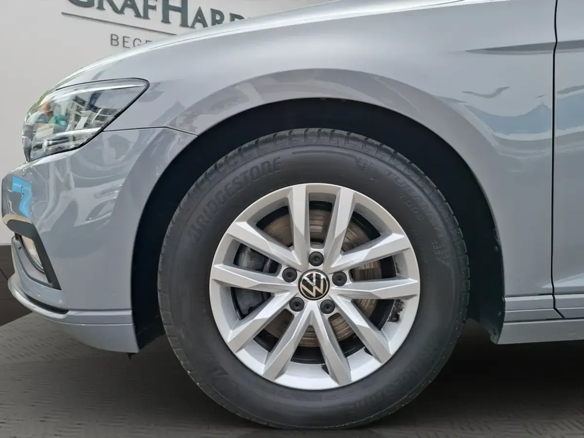 Gebraucht VW Passat Business 150 PS (110 kW) 2023 Grau Kombi