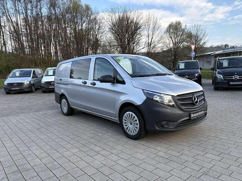 Gebraucht Mercedes Vito 163 PS (119 kW) 2024 Brillantsilber metallic Van