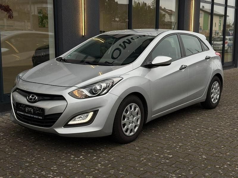 Silber Gebraucht 2013 Hyundai i30 Classic Limousine | 5.700 € (Guter Preis) - Bild 1/4