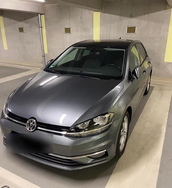 Grau Gebraucht 2017 VW Golf VII Kleinwagen | 11.999 € (Guter Preis) - Bild 1/4
