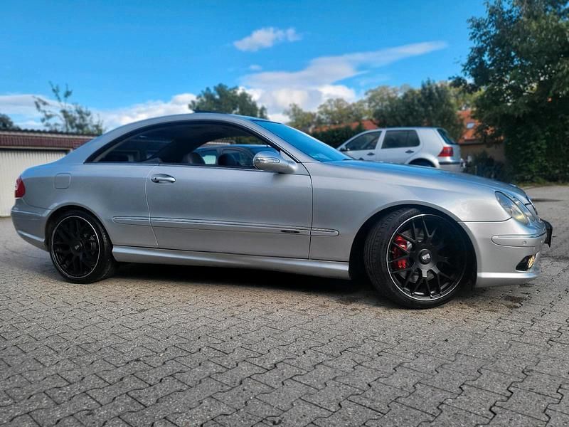 Silber Gebraucht 2003 Mercedes CLK500 AMG Coupé | 4.785 € - Bild 1/4