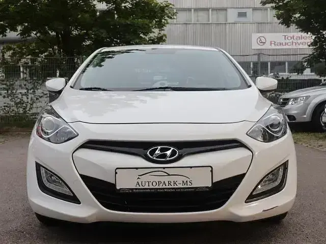 Gebraucht Hyundai i30 Classic 99 PS (72 kW) 2013 Weiß Limousine