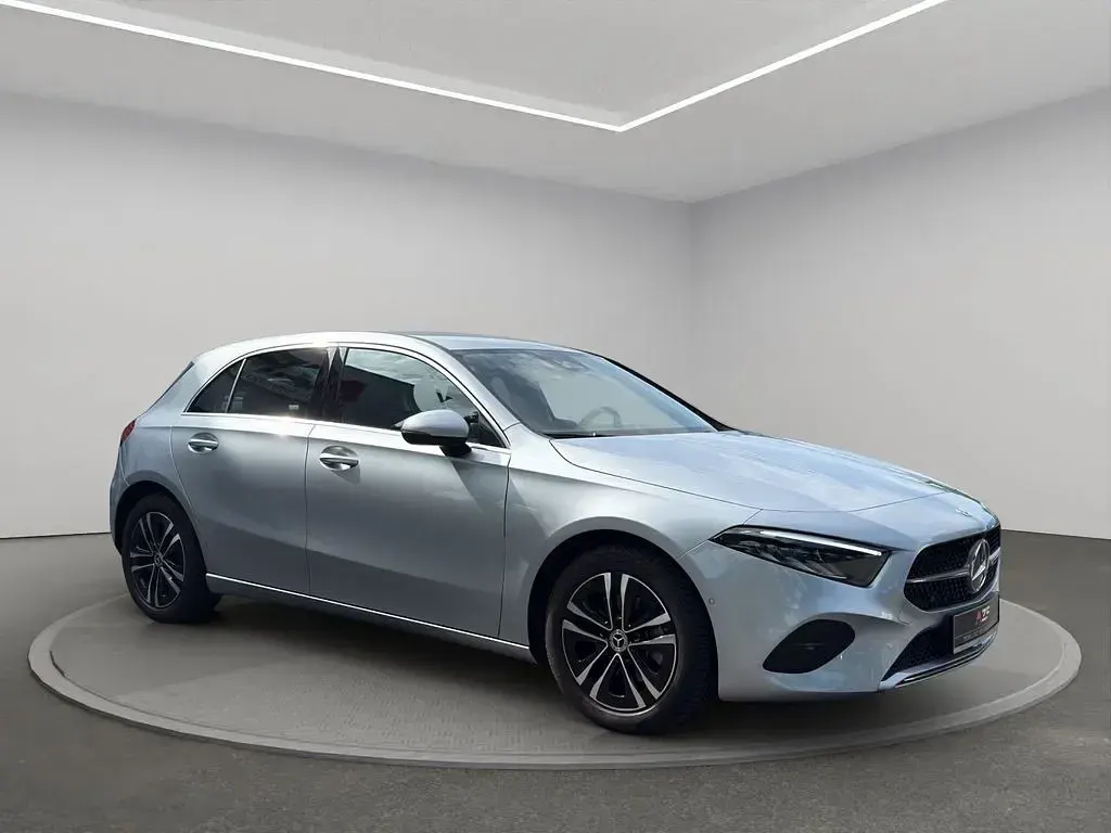 Gebraucht Mercedes A180 Progressive 150 PS (110 kW) 2024 Hightechsilber matallic Limousine