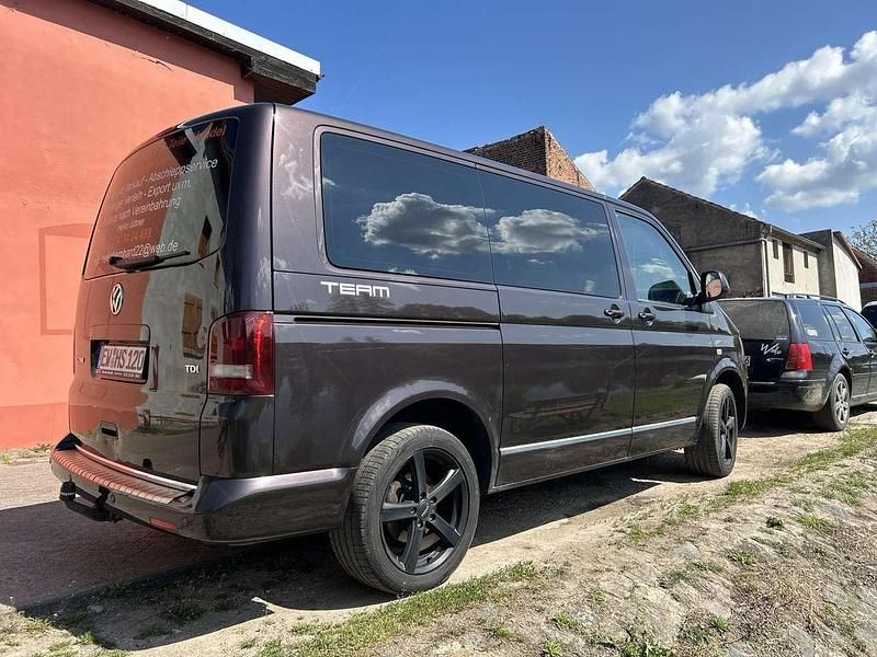 Gebraucht VW T5 Team 140 PS (102 kW) 2011 Braun Van