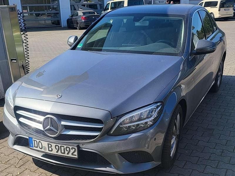 Silber Gebraucht 2018 Mercedes C180 Limousine | 20.000 € (Superpreis) - Bild 1/4