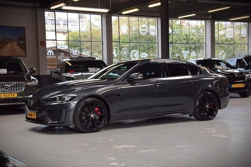 Gebraucht Jaguar XE R-Dynamic 250 PS (183 kW) 2021 Grau Limousine