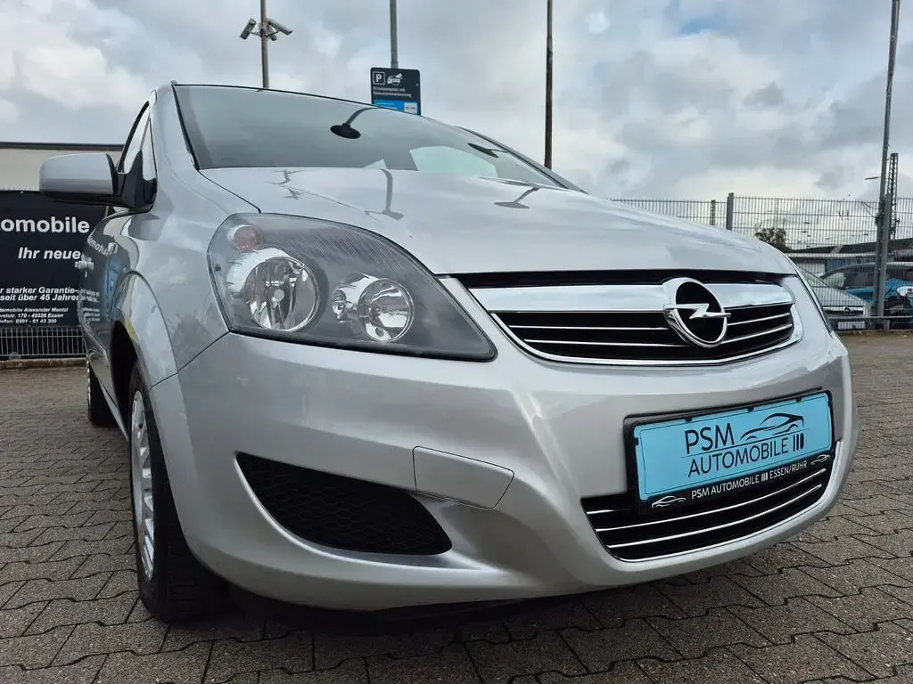 Gebraucht Opel Zafira Family 116 PS (85 kW) 2011 Silber Van / Kleinbus