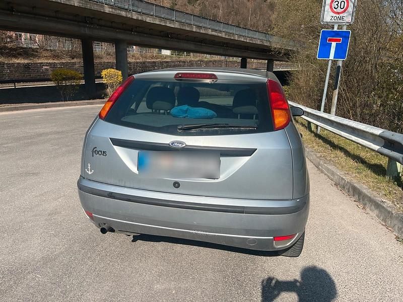 Gebraucht Ford Focus 101 PS (74 kW) 2002 Grau Kleinwagen