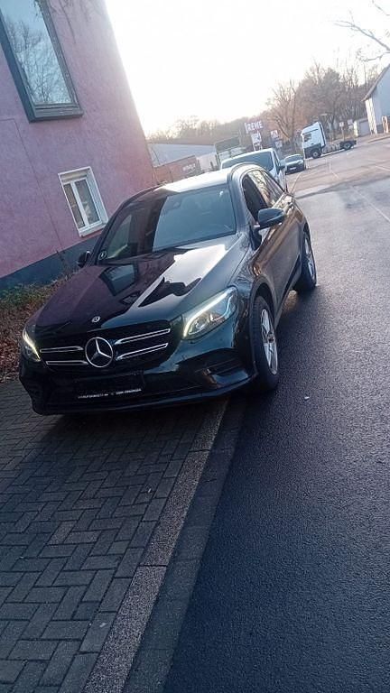 Schwarz Gebraucht 2018 Mercedes GLC220 AMG line SUV | 22.900 € (Superpreis) - Bild 1/4