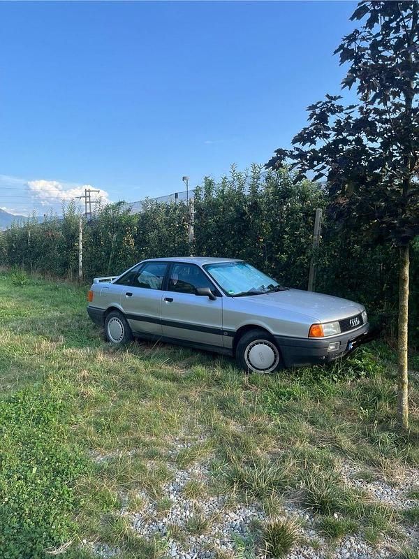 Second-hand Audi 80 90 CP (66 kW) 1990 Argintiu Berlinǎ