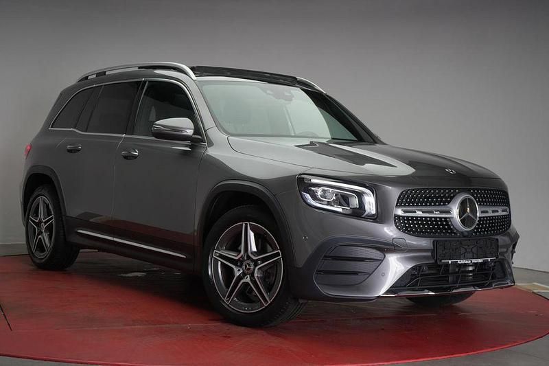 Grau Gebraucht 2022 Mercedes GLB220 AMG line SUV | 35.990 € (Fairer Preis) - Bild 1/4