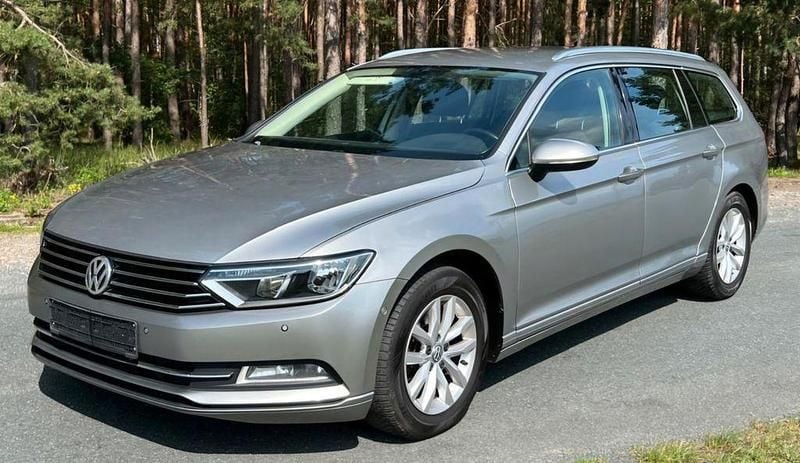 Silber Gebraucht 2016 VW Passat Comfortline Kombi | 6.399 € - Bild 1/4