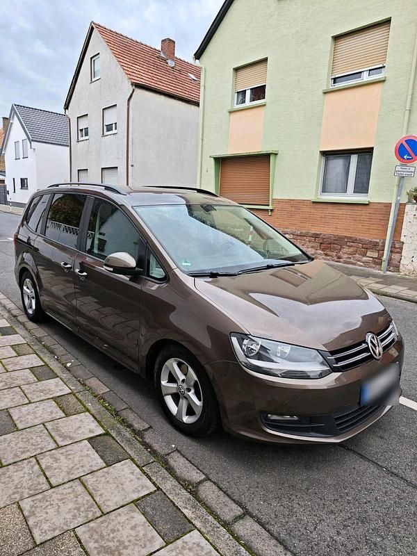 Second-hand VW Sharan 150 CP (110 kW) 2010 Maro Monovolum