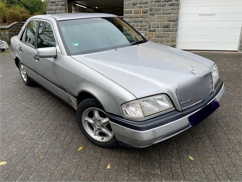 Silber Gebraucht 1996 Mercedes C180 Limousine | 1.800 € (Guter Preis) - Bild 1/4