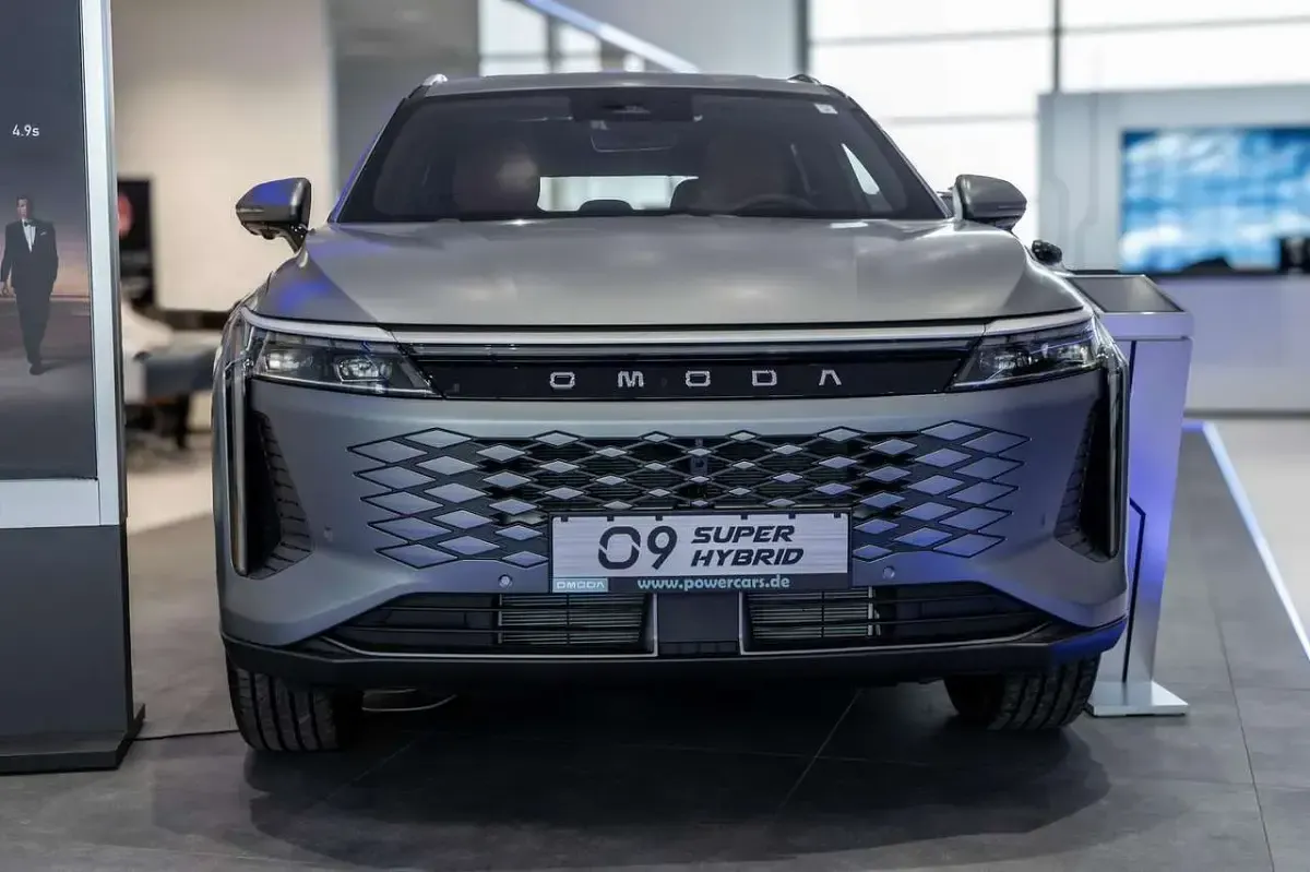 Neu Omoda 9 537 PS (394 kW) 2026 Universe grau SUV