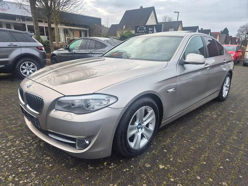 Silber Gebraucht 2010 BMW 525 Sport Line Limousine | 8.999 € (Guter Preis) - Bild 1/4