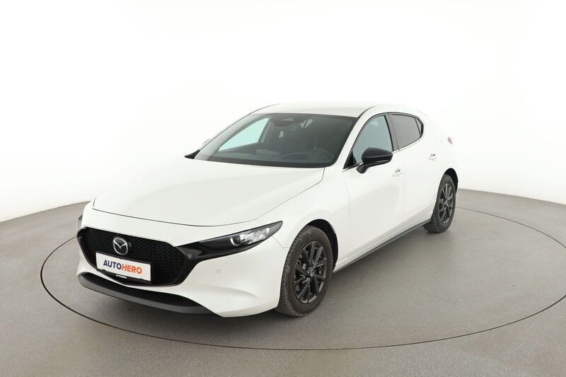 Weiß Gebraucht 2023 Mazda 3 Homura-Line Limousine | 25.420 € (Fairer Preis) - Bild 1/4