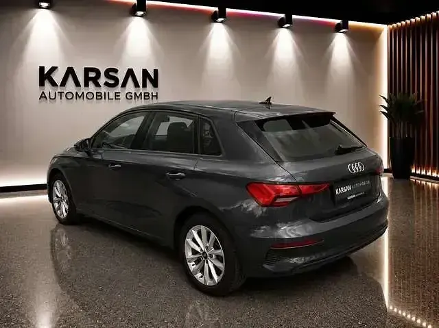 Gebraucht Audi A3 Basis 110 PS (80 kW) 2023 Grau Limousine