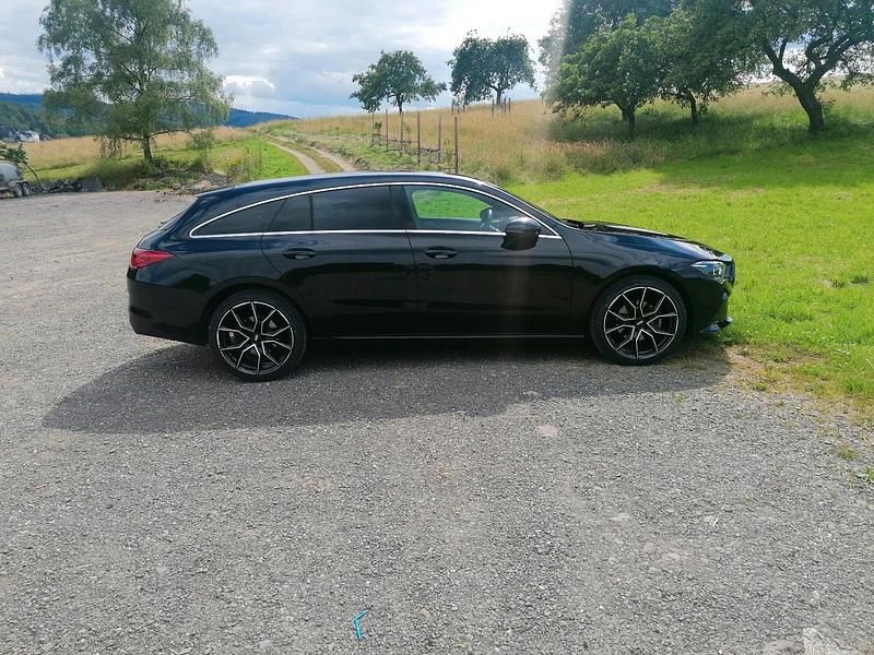 Schwarz Gebraucht 2020 Mercedes 200 Kombi | 20.990 € (Fairer Preis) - Bild 1/4