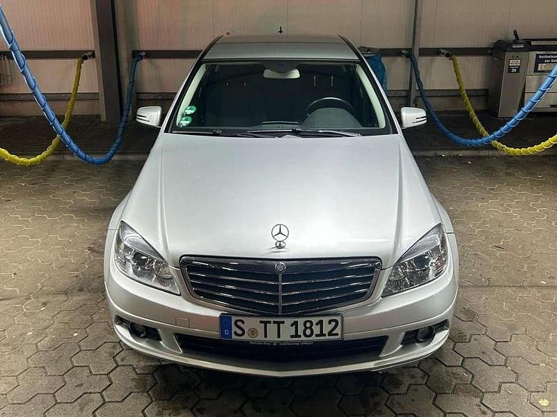 Gebraucht Mercedes C180 156 PS (114 kW) 2010 Silber Limousine