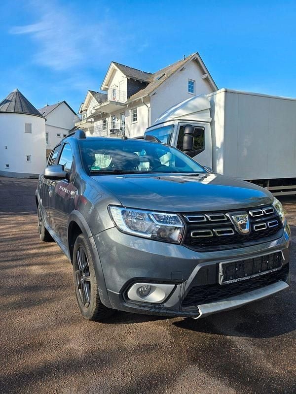 Gebraucht Dacia Sandero Stepway 90 PS (66 kW) 2017 Grau Limousine
