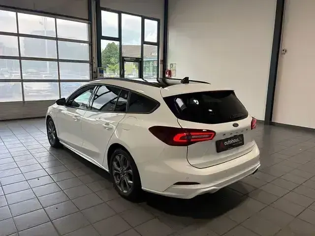 Gebraucht Ford Focus ST-Line 120 PS (88 kW) 2022 Weiß Kombi
