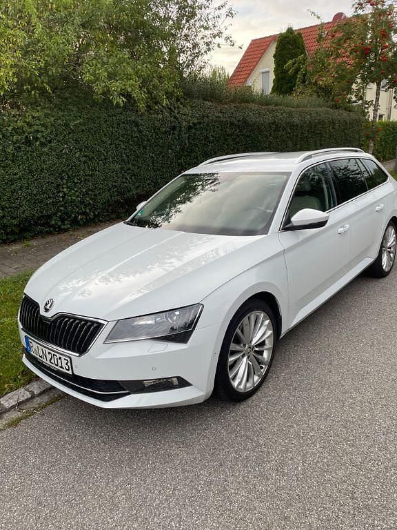 Gebraucht Skoda Superb Style 190 PS (139 kW) 2016 Weiß Kombi
