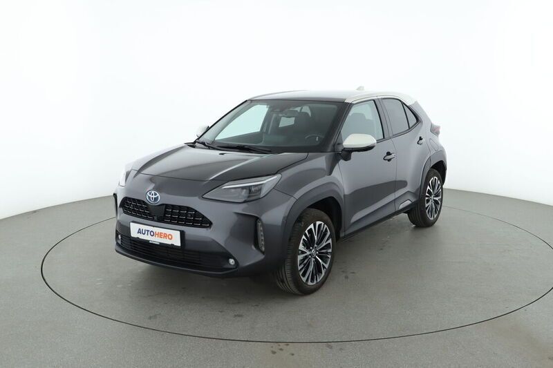 Grau Gebraucht 2022 Toyota Yaris Cross Elegant SUV | 24.850 € (Fairer Preis) - Bild 1/4