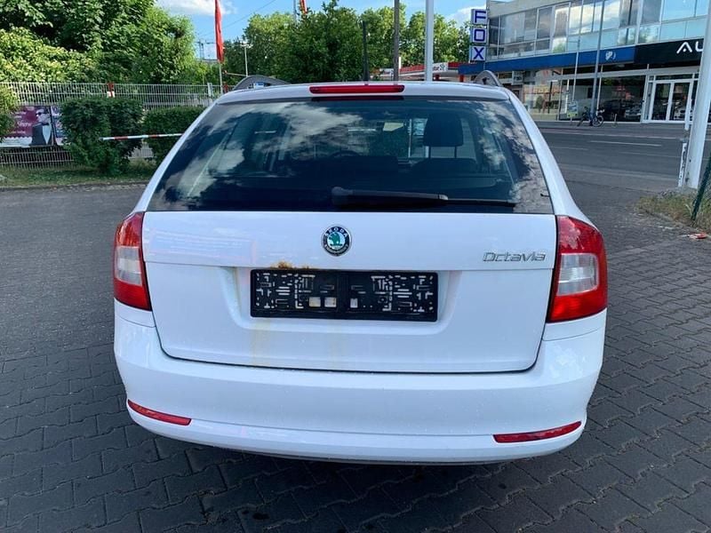 Gebraucht Skoda Octavia Fun 105 PS (77 kW) 2012 Weiß Kombi